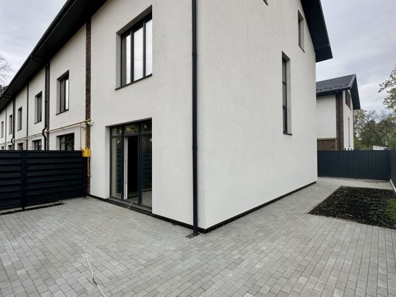 Кутовий таун, 1,5 сотка, парк Дубки, 120м2, 3 поверхи Ірпінь