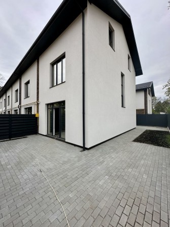 Кутовий таун, 1,5 сотка, парк Дубки, 120м2, 3 поверхи - фото 1