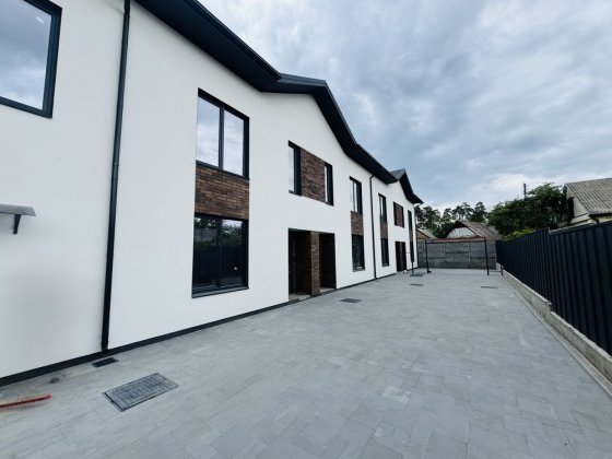 БЕЗ КОМІСІЇ, готовий таун, вул. Шкарівських Ирпень