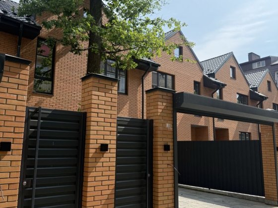 Таунхаус в центрі Ірпеня! Окремий двір! Ирпень