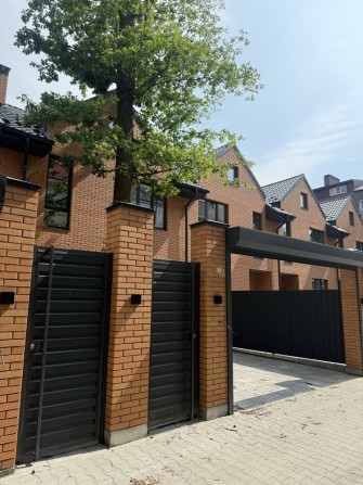 Таунхаус в центрі Ірпеня! Окремий двір! - фото 1