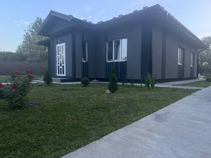 Продається будинок з ремонтом та усіма зручностями,від центру 2 км - фото 1