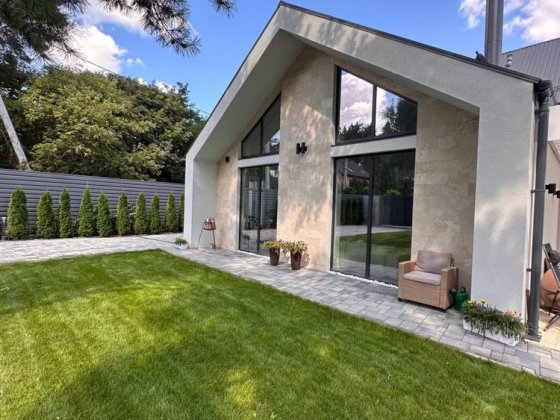 Сучасний будинок 315 м² у Бучі, Лісовій. Ділянка 11 соток Буча