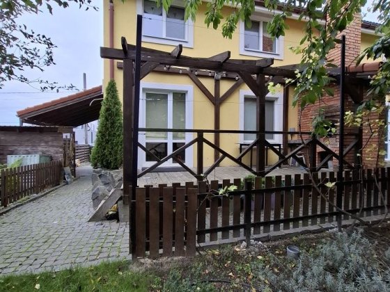 Дуплекс з якісним ремонтом, газ, є підвал Буча