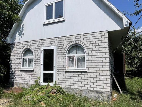 Будинок новий. Та будинок старий на одній ділянці. Градизьк. Кременчук