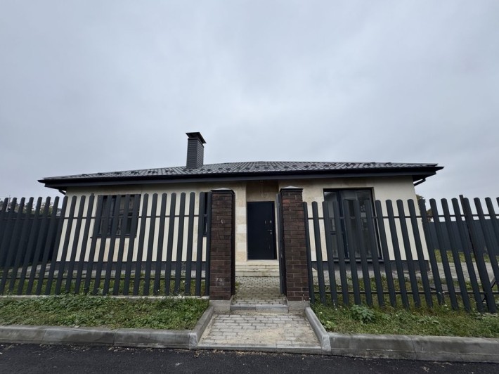 Одноповерховий ОКРЕМИЙ  БУДИНОК  у Лісовій Бучі! Чистове оздоблення! - фото 1