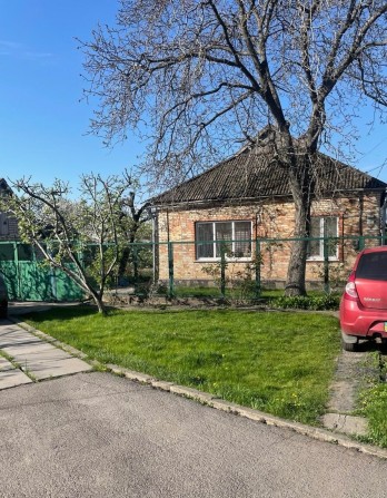 Просторий будинок з окремою ділянкою у затишному районі - фото 1