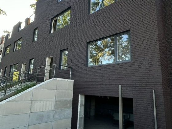 Таунхаус з гаражем в Бучі, в сучасному стилі за приємну ціну Буча