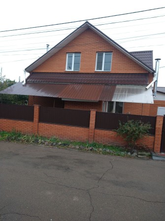 Продається дво-поверховий будинок  на два входи на дві сім'ї . 10 сот. - фото 1