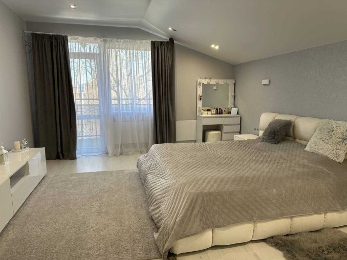 Стильний дуплекс з ремонтом і терасою — заїжджай і живи - фото 1