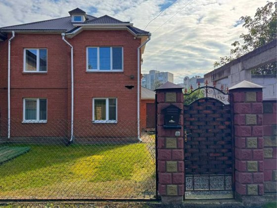 Продаж автономної частини будинку в центрі м Луцька Луцьк