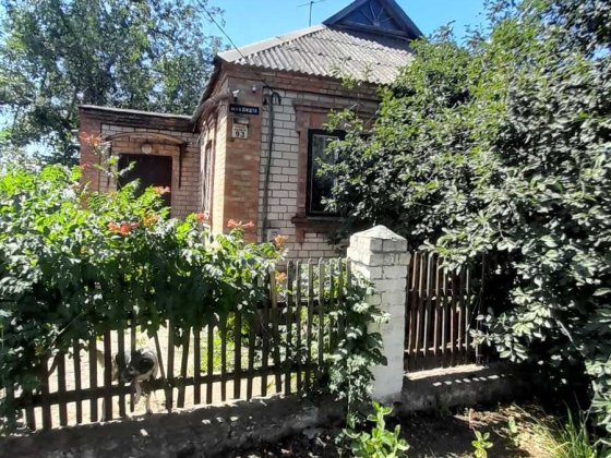 Будинок 65 м.кв. 10сот землі, біля школи ном.2 Кривий Ріг