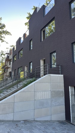 Сучасний таунхаус 139,8м2 з великим гаражем та терасою - фото 1