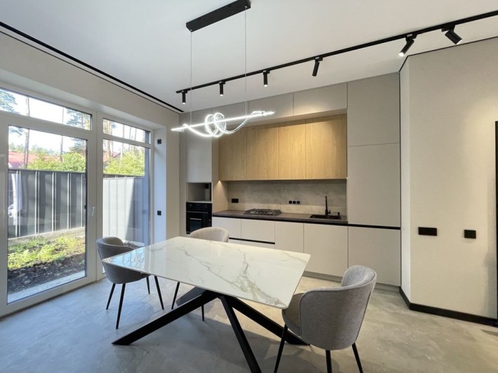 Таунхаус біля парка «Центральний» з ремонтом - фото 1