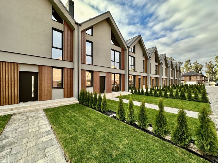 Таунхаус преміум класу в центрі Бучі з підвалом-бомбосховищем - фото 1