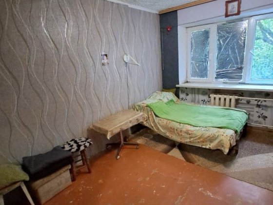 Срочно продам комнату в коммунальной квартире,2й этаж,центр города! Чорноморськ