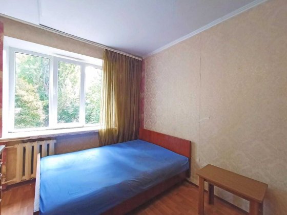 Продаж охайної кімнати 12.2 м2 в гуртожитку по Івана Мазепи, р-н КСК. Чернігів