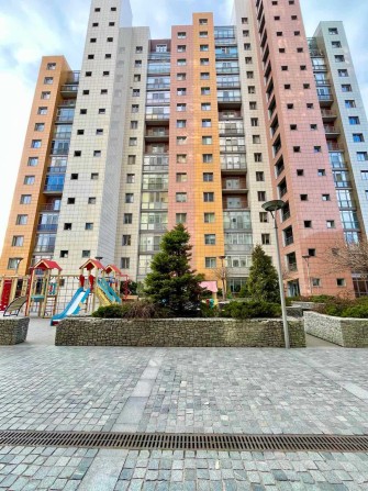 Продажа 3-комнатной квартиры, центр, ЖК Duet,Крутогорный спуск 28. - фото 1