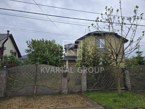 Просторий будинок з каміном та басейном для великої родини! Буча