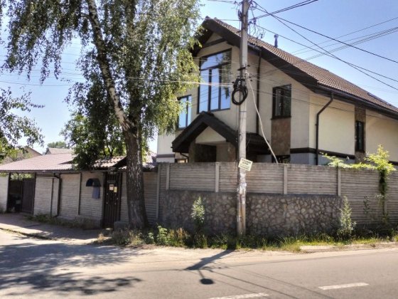 Окремий будинок на 6 сотках з ремоном та меблями . Буча