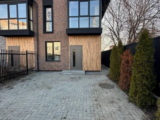 Центр Бучі  таунхаус кутовий Буча