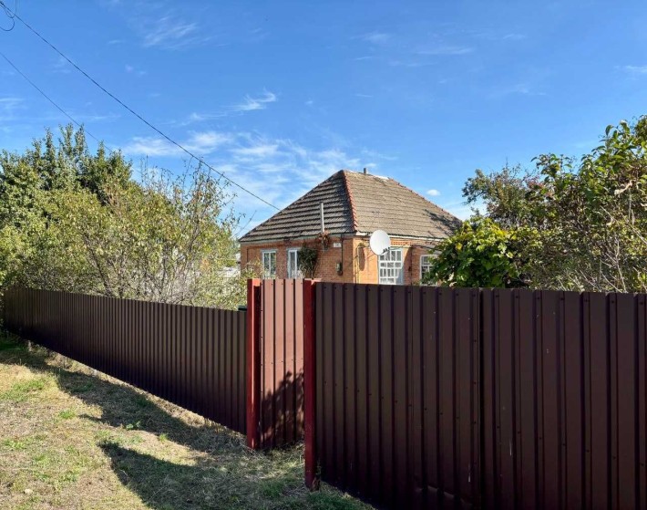 Продаж окремого будинку з зручностями, 20 хвилин їзди до району Левада - фото 1