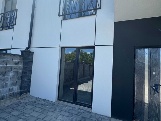 Продам котедж з ділянкою та комунікаціями !!! Рівне