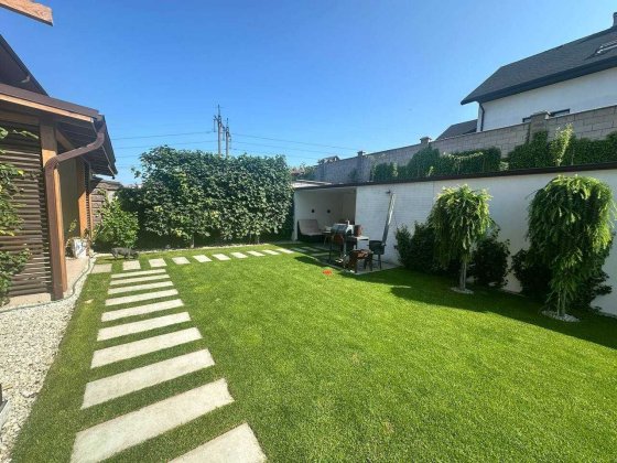 Продам укомплектований котедж з ділянкою!! Ровно