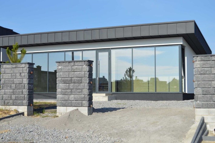 Будинок з фальцевим дахом та панорамним заскленням 75м² та 4 сот Тинне - фото 1