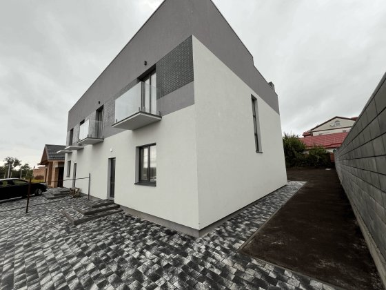 Продам котедж з ремонтом! Ровно