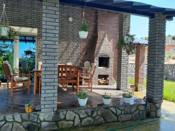 Затишний будинок в сосновому лісі - фото 1