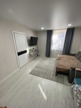 Продаж частини будинку з євроремонтом в центрі! - фото 1