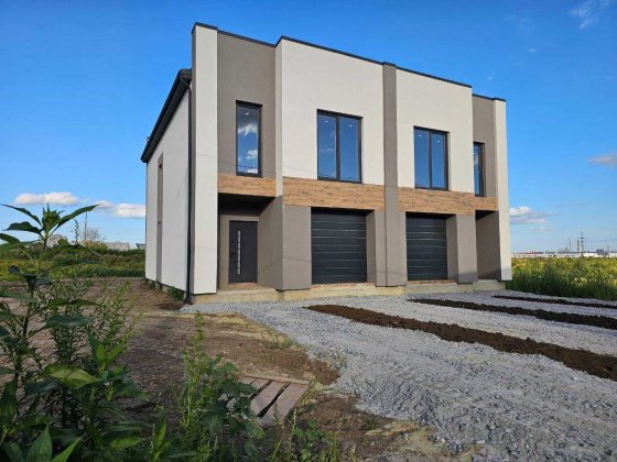 Готовий котедж з великою ділянкою Рівне