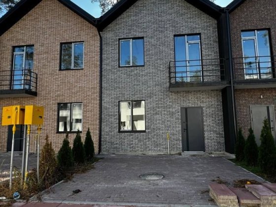 Таунхаус в Бучі, готовий, можна на ремонт! Поруч сусіди вже живуть! Буча