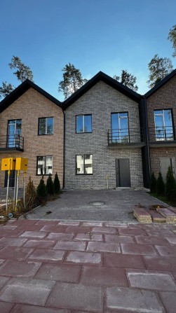 Таунхаус в Бучі, готовий, можна на ремонт! Поруч сусіди вже живуть! - фото 1