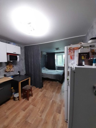 Продам простору кімнату з ремонтом у гуртожитку на Празькій 12 - фото 1