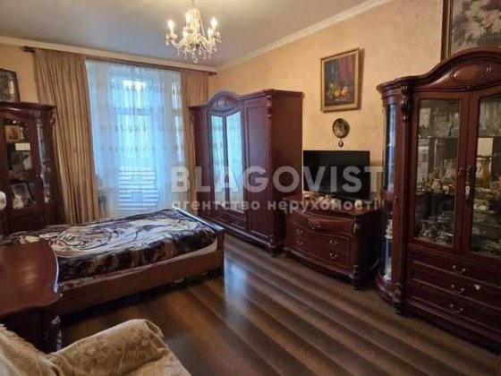 Продаж. затишна, 4 кімнати, 90м2, Супер локація, Центр