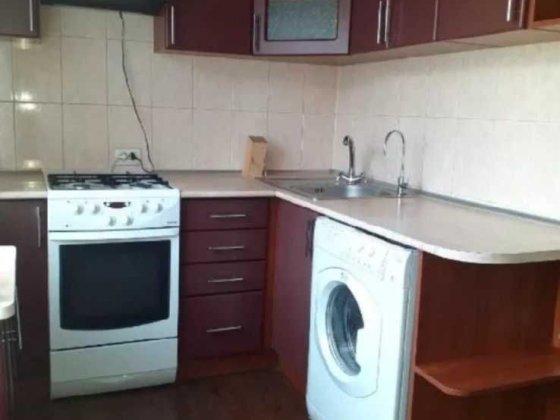 Продам двухкімнатну квартиру на Харківському шосе 18А,в Києві. Киев