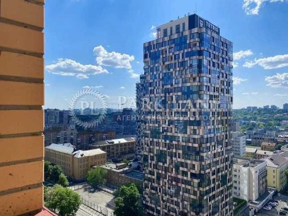 Продажа квартиры. Олимпийская 5 минут. Без ремонта. 4 комнаты Киев