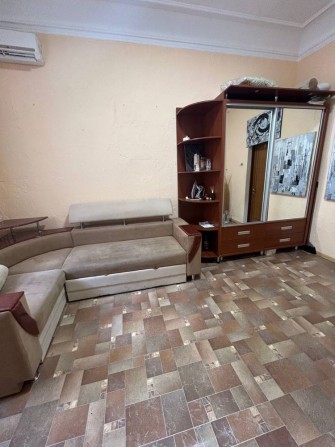 Продам  комнату в коммунальной квартире в цетре города. - фото 1