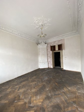 Срочно 1 комната 24м окнами на фасад ул.Преображенская - фото 1