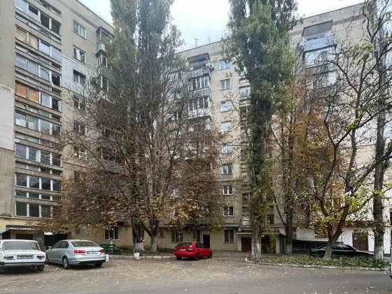 Просторная комната 19 кв.м с большим балконом в кирпичном доме Таирова Одесса