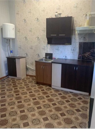 Продам гостинку с балконом (404324) - фото 1