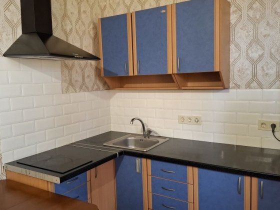 Продам гостинку метро Дворец Спорта Харьков