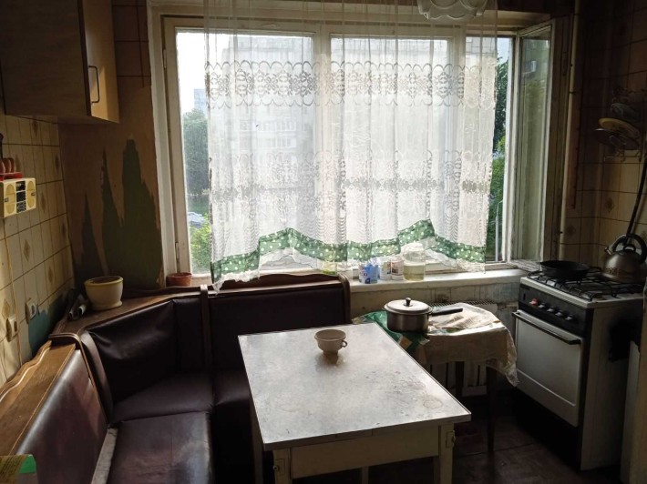 Продам 2 кімнаті у комуналці  вул.. Гната Юри - фото 1