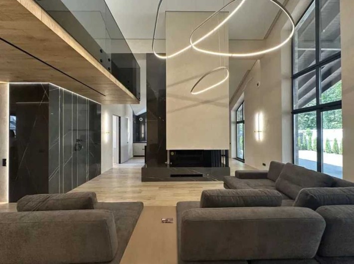 Будинок у котеджному містечку з дизайнерським ремонтом, новий! - фото 1