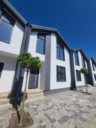 Готовий таунхаус в Бучі біля ШКОЛИ 3 - фото 1