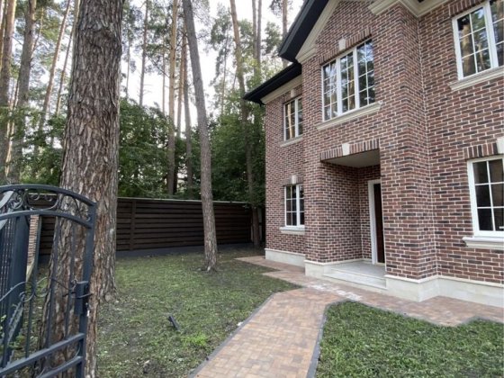 ВОСХИТИТЕЛЬНЫЙ дом с большим участком, ЗАКРЫТЫЙ КГ. Буча