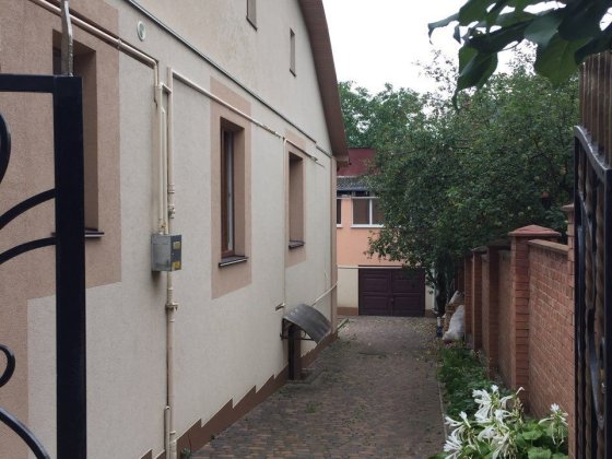 Продам частину будинку р-н 18 школи Ровно