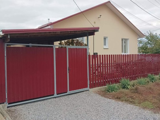 Сучасний будинок Яр Говтвянчик. Полтава